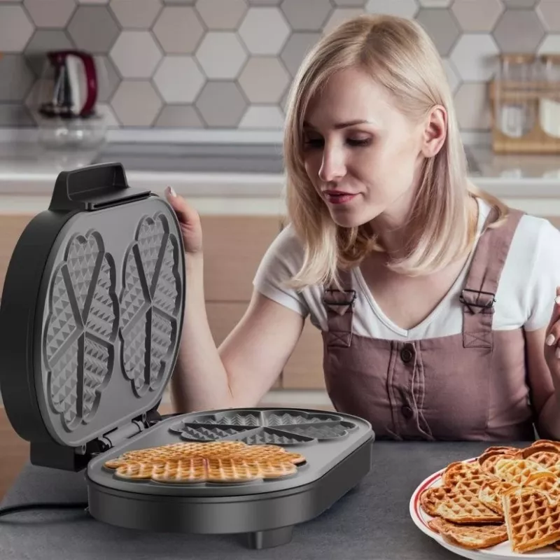 BLACK+DECKER BXFC3200E 1400 W belgická vaflovačka – nepriľnavý povrch, nastaviteľný termostat, nehrdzavejúca oceľ