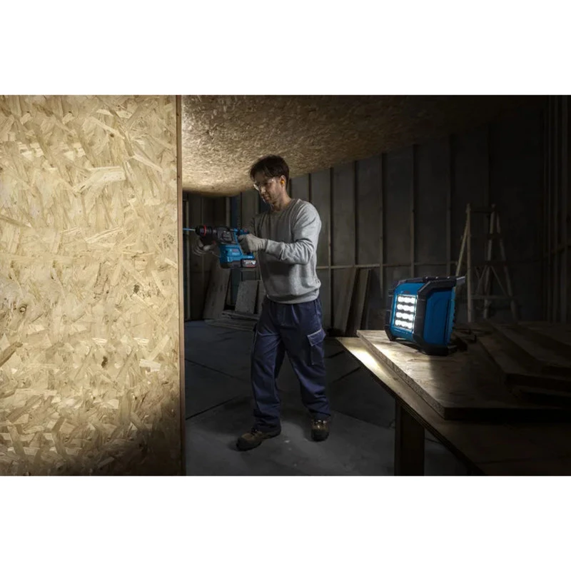 Bosch Professional GLI 18V-1500 akumulátorové pracovné svietidlo (modrá/čierna, bez batérie)