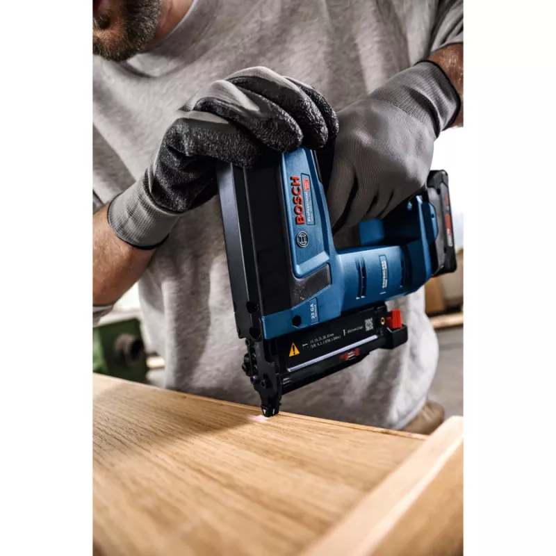 Bosch Professional GNH 18V-35 akumulátorová nastreľovačka 18V (bez batérie, modrá/čierna)