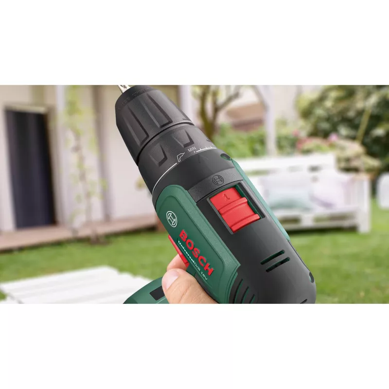 BOSCH UniversalImpact 18V akumulátorový príklepový skrutkovač (zelená/čierna, 2x1,5 Ah Li-Ion, 241-dielna sada)