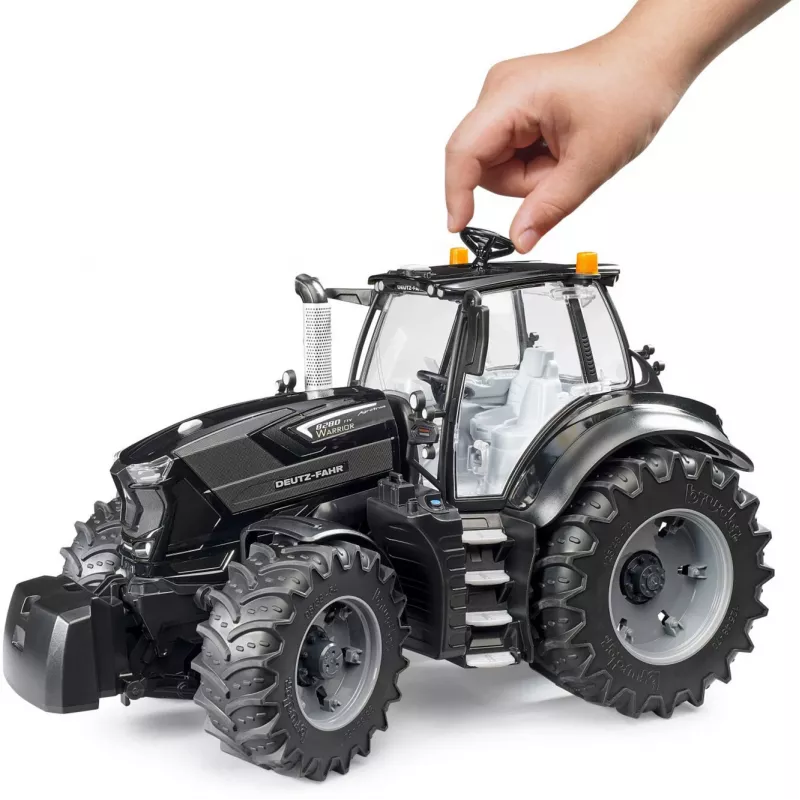 BRUDER DEUTZ-FAHR 8280 TTV Warrior hračkársky traktor, mierka 1:16, Profi-Serie