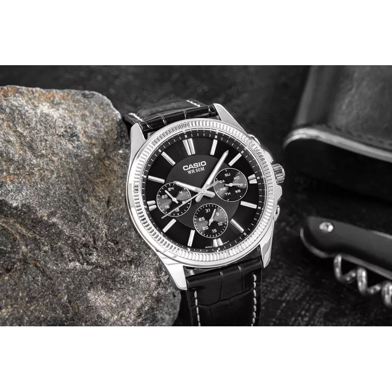 CASIO MTP1375L1AVDF pánske analógové quartzové hodinky s koženým remienkom, čierny ciferník, 42 mm