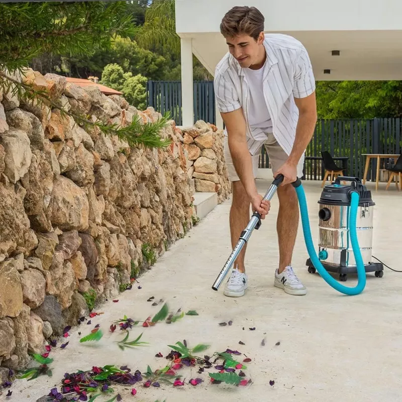 Cecotec Conga Rockstar Wet & Dry Steel Max Pro káblový vysávač 1600 W 220-240 V strieborná/čierna