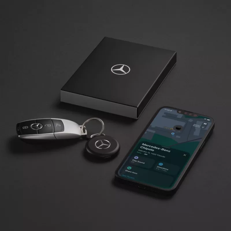 Chipolo LOOP Mercedes – nabíjateľný Bluetooth tracker so silikónovým pútkom pre iOS & Android, čierna