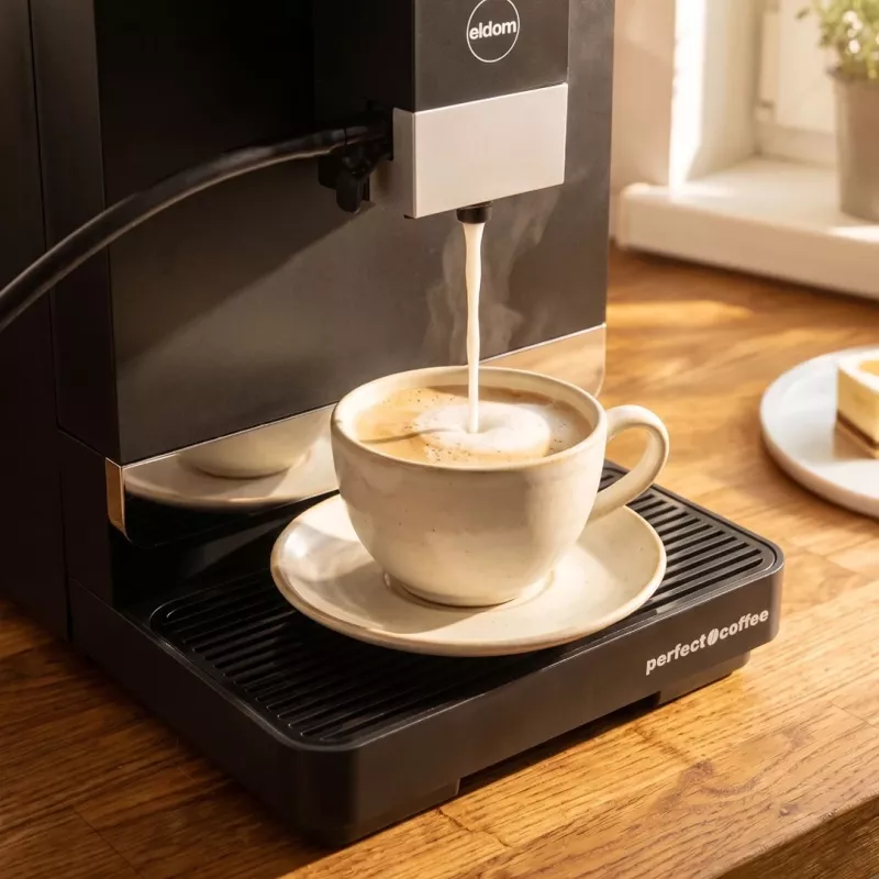 ELDOM ECA10 automatický kávovar s tlakom, 7 programov, 19 bar, 1450 W, 1,8 l nádrž na vodu, Bean-to-Cup, LCD, čierny