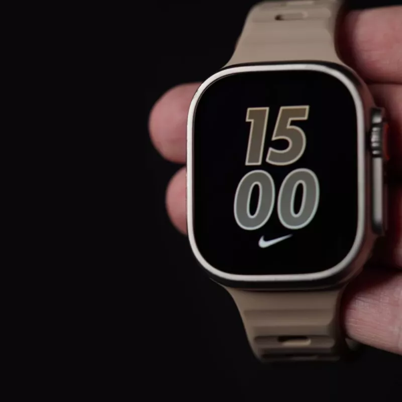 Evelatus Sport silikónový Loop náramok pre Apple Watch 42/44/45/49mm čierny