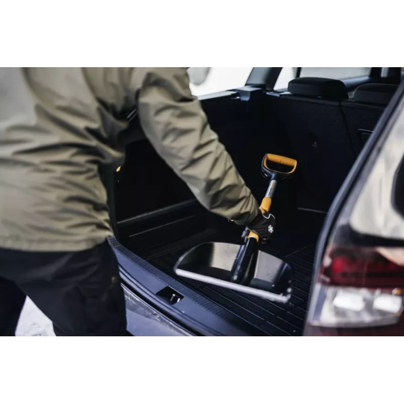 Fiskars X-series teleskopická autolopata na sneh (čierna/oranžová)