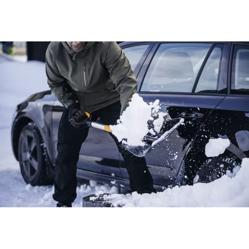 Fiskars X-series teleskopická autolopata na sneh (čierna/oranžová)