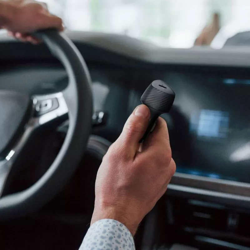 Forcell F-Energy Carbon autonabíjačka USB-C QC3.0 PD 20W s káblom USB-C na Lightning CC50-1C čierna