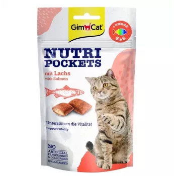 GimCat Nutri Pockets s lososom 60 g – chrumkavé mačacie maškrty s krémovou lososovou náplňou