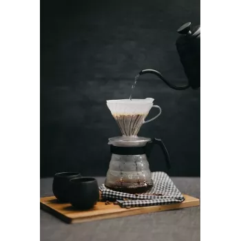 Hario V60 kvapkávací kávovar plastový veľkosť 02 - číry