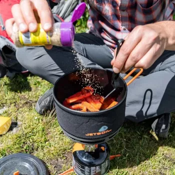 Jetboil 1,5L keramický hrniec - kempingový hrniec s FluxRing, tvrdo eloxovaným hliníkom, nepriľnavou úpravou, sklopnými rukoväťami