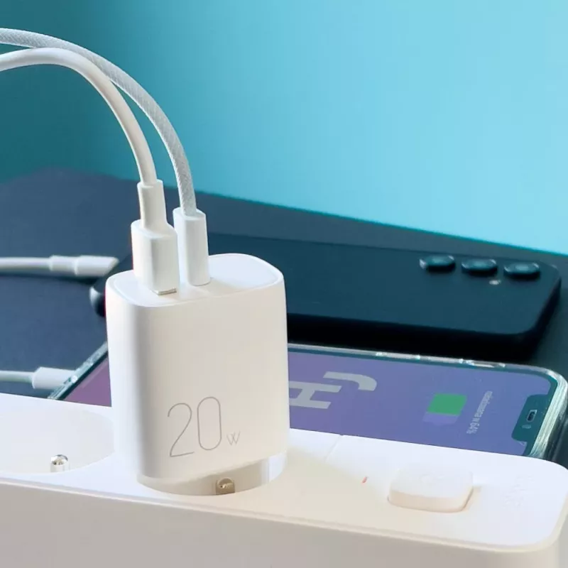 JOYROOM rýchla nabíjačka USB-A QC3.0 / USB-C PD 20W biela (L-QP2011)