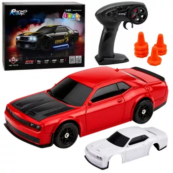 LEAN TOYS 31711 RC drift športové auto – 4WD, 2,4 GHz, vymeniteľná karoséria, červené, 1:43