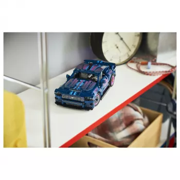 LEGO Technic 42236 Ford Mustang GT Custom Garage pretekárske auto stavebnica - 544 dielov, 2 Pull-Back motory, AR aplikácia, od 9 rokov