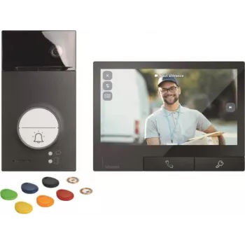 LEGRAND Bticino Flex'ONE video domáci telefón set s LINEA 3000 vchodová stanica a CLASSE 300X vnútorný monitor, 1-tlačidlový, čierna 363943