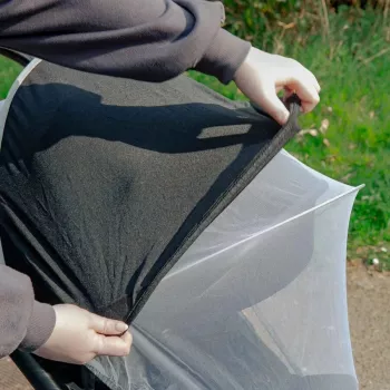 LittleLife moskytiéra na kočík – univerzálne pasujúca jemná sieť proti hmyzu pre kočíky a buggy (biela/sivá)