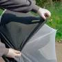LittleLife moskytiéra na kočík – univerzálne pasujúca jemná sieť proti hmyzu pre kočíky a buggy (biela/sivá)