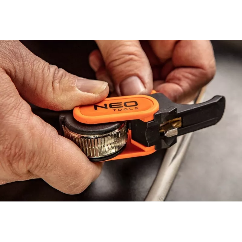 NEO TOOLS 01-400 Automatický odizolovač káblov 0,5-6 mm² s rezačkou drôtu