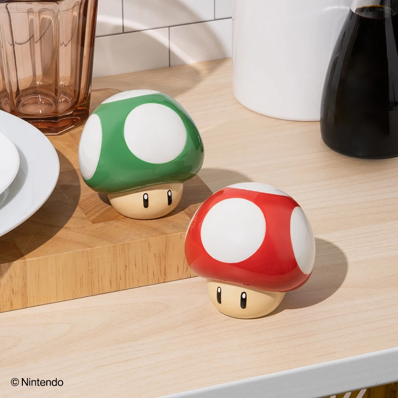 Paladone Super Mario Mushroom sada slaná a koreniaca (červená Super hríb & zelený 1-Up hríb)