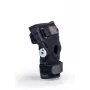 REH Stabilmax O-1241/XXL otvorená krátka kolenná bandáž s flexibilnými stabilizátormi, perforovaným neoprénom, čierna, veľkosť XXL