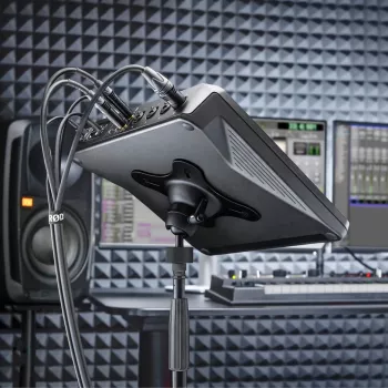 RODE VESAMOUNT VESA adaptérová doska pre RodeCaster Pro II, RodeCaster Duo & Streamer X - 75x75/100x100, oceľ, čierna