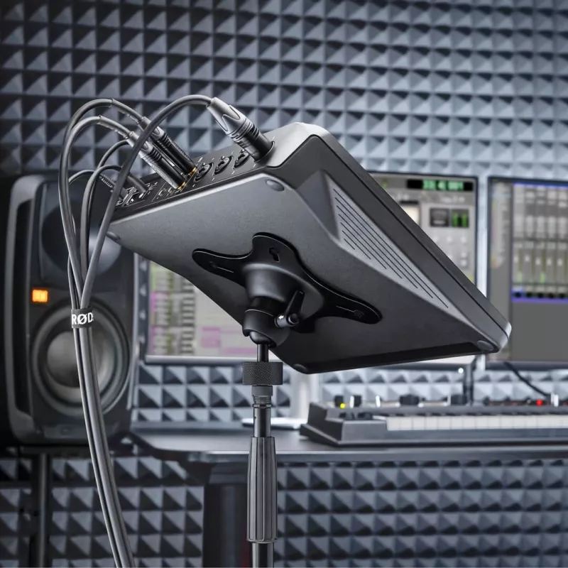 RODE VESAMOUNT VESA adaptérová doska pre RodeCaster Pro II, RodeCaster Duo & Streamer X - 75x75/100x100, oceľ, čierna