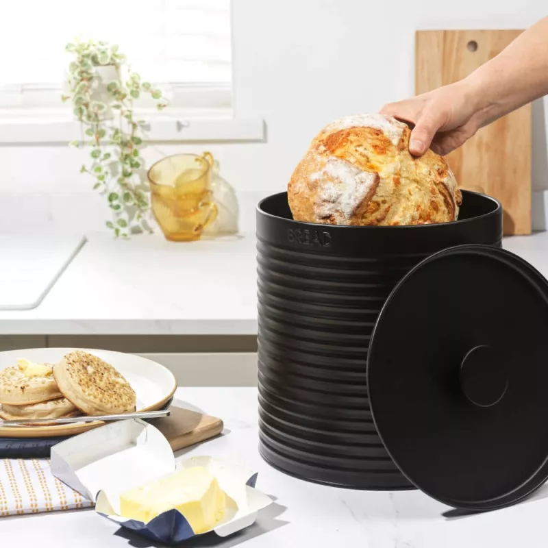 Russell Hobbs RH03269EU7 chlebník s rebrovaným vzorom, čierny