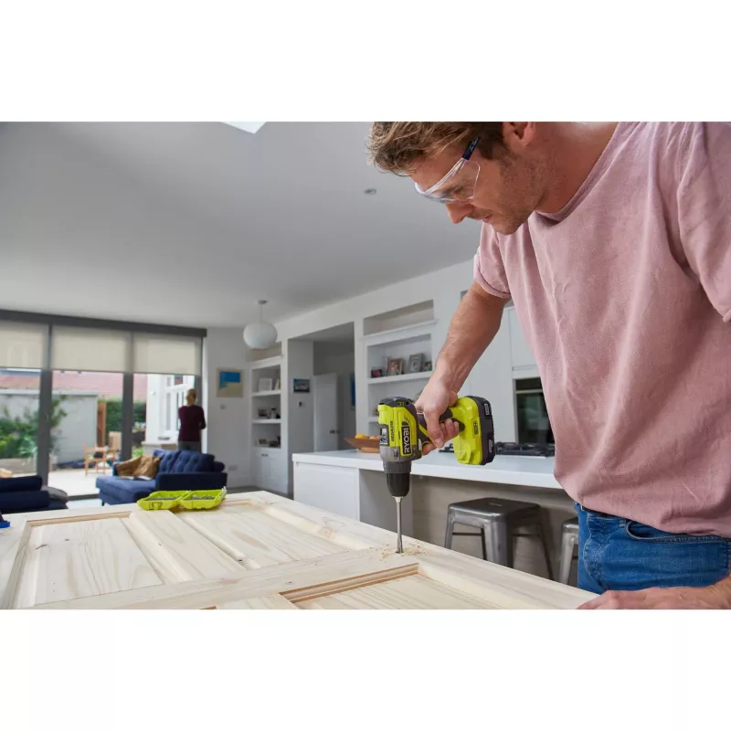 RYOBI ONE+ Akumulátorová vŕtačka s skrutkovačom R18DD5-220S, 18V (Zelená/Čierna, 2x Li-Ion akumulátory 2,0Ah, taška)