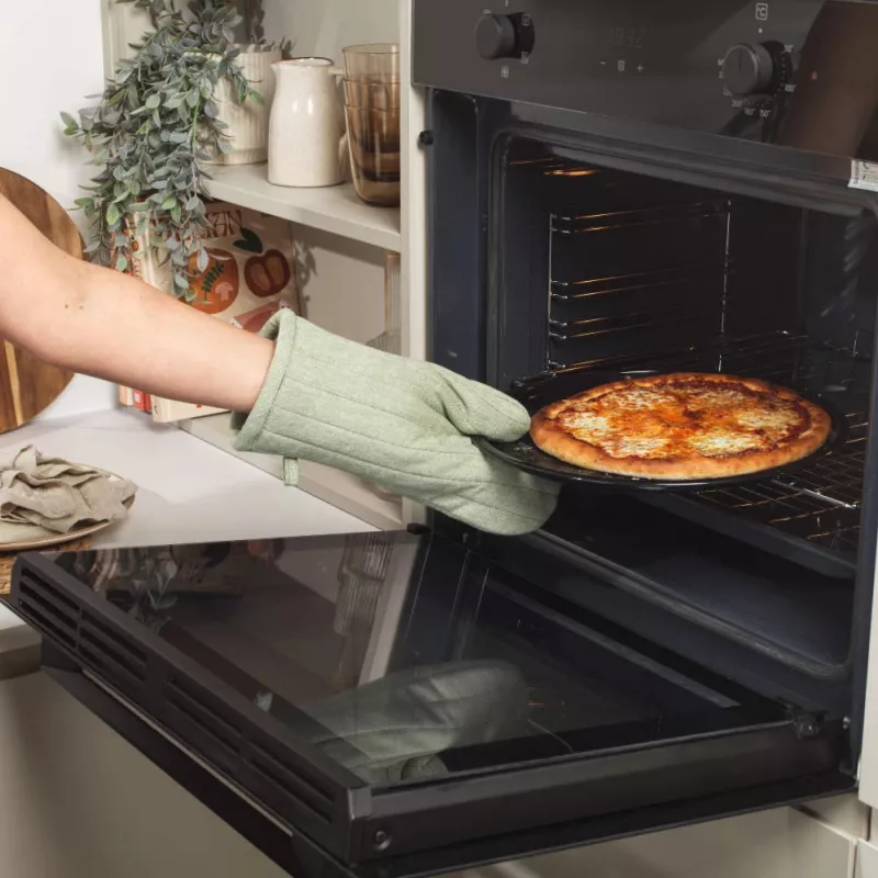 Salter BW14483 Brilliance plech na pizzu 33 cm, smaltovaná oceľ, nepriľnavý povrch bez PFAS, čierne škvrnité