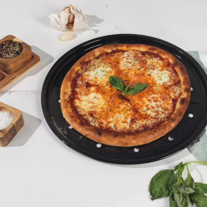 Salter BW14483 Brilliance plech na pizzu 33 cm, smaltovaná oceľ, nepriľnavý povrch bez PFAS, čierne škvrnité