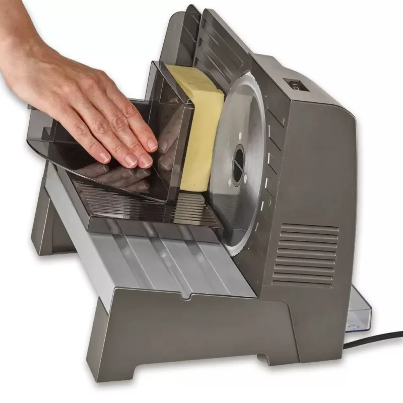 Severin AS 3918 elektrický kuchynský stroj krájač 180W strieborná/čierna