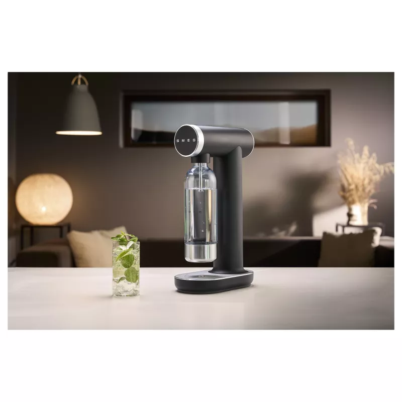 SMEG Sodamaker Collezione Aesthetic Black výrobník sýtenej vody SKC01BLM