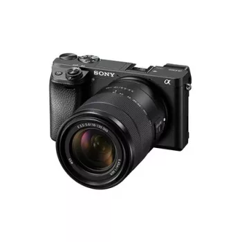 Sony E 18-135mm f/3.5-5.6 OSS objektív (SEL18135B.SYX)
