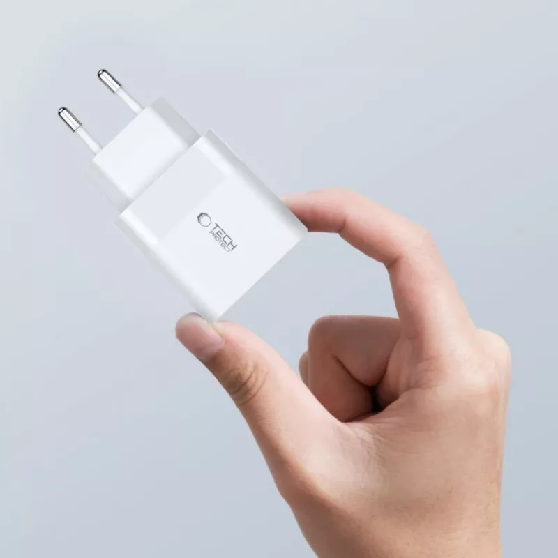 Tech-Protect White MagSafe zadné puzdro pre Apple iPhone 15 Pro Max
